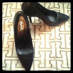 Qupid Black Perforated Heels
